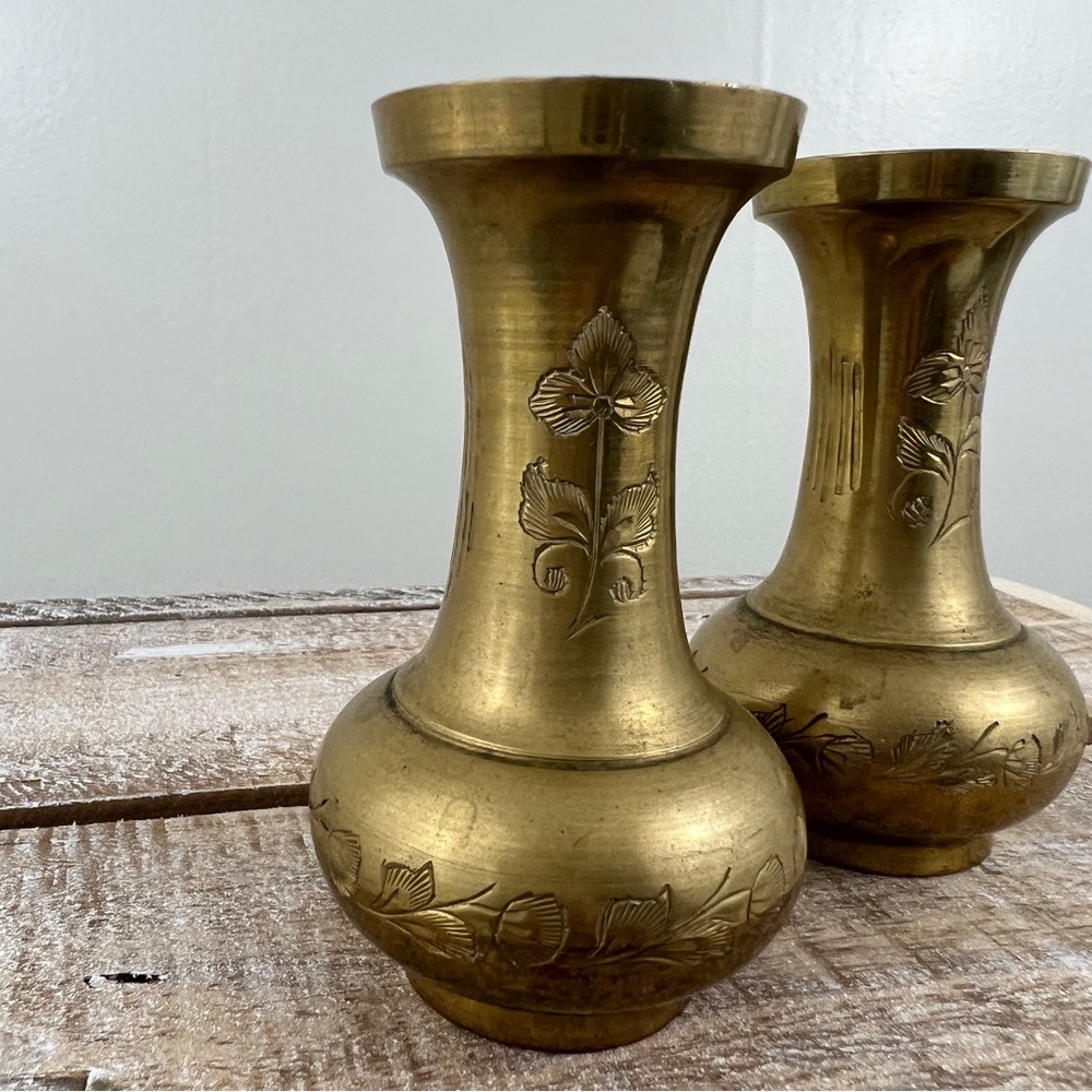 Vintage Ornate Carved Brass Matching Vases Made In India Mid Century - Picture 3 of 10